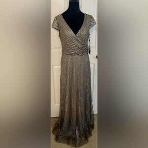 Adrianna Papell Women’s Sequin Evening Gown Size 8 New With Tags Grey‎ Slimming